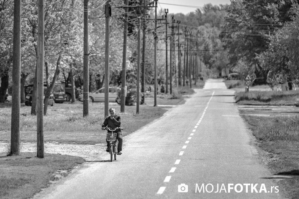 A-Slavoljub-Radojevic-02-Na-biciklu